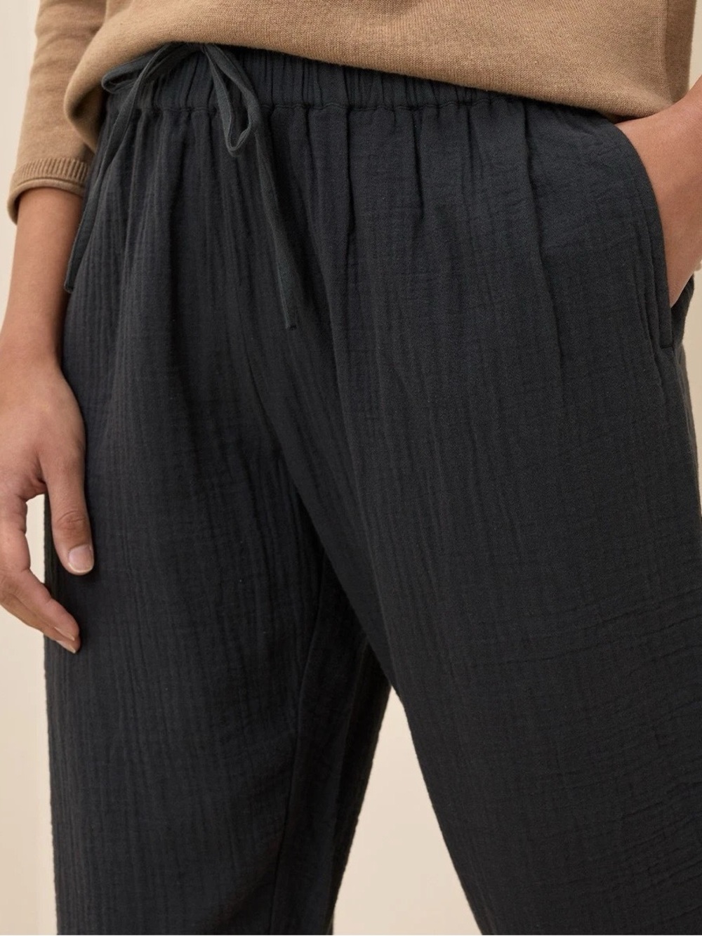 Pact Women's Coastal Double Gauze Black Tapered Pull-On Pants Medium - Picture 3 of 4